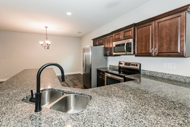 Building Photo - 1157 Pebble Ridge Dr