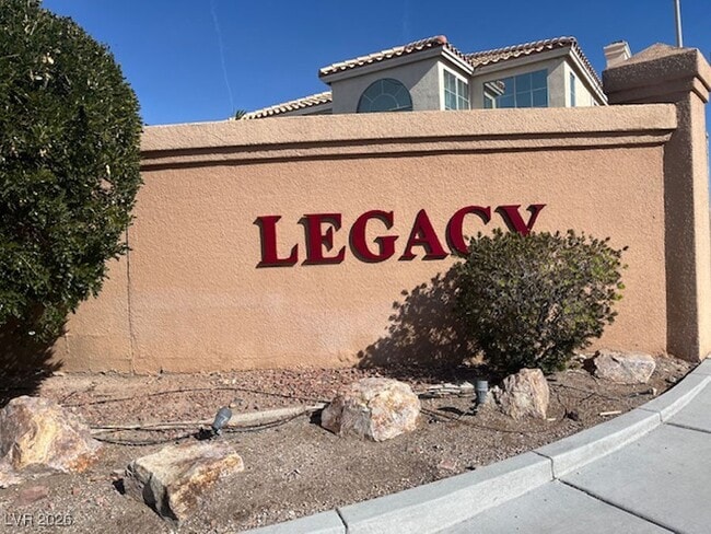 Building Photo - 16 Oak Hollow Ct