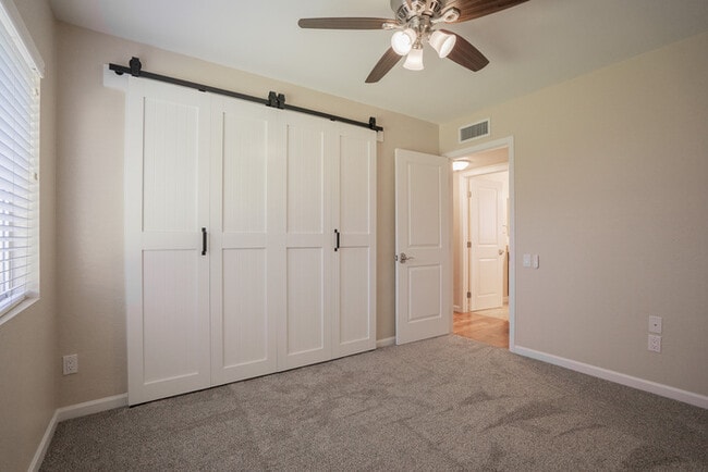 Building Photo - 1610 E Windjammer Way