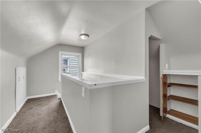 Building Photo - 15902 Maplewood Ave