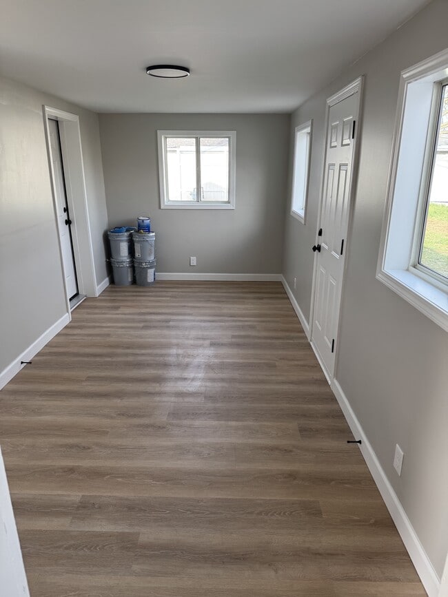 Building Photo - 580 Edgewood Dr