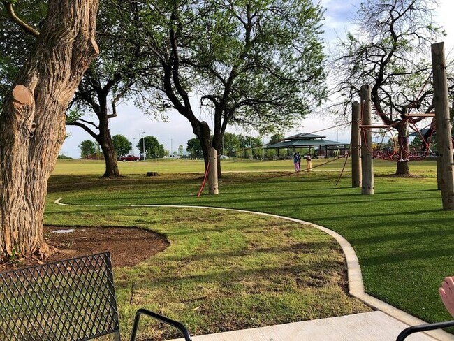 Building Photo - 1504 Casuarina Dr