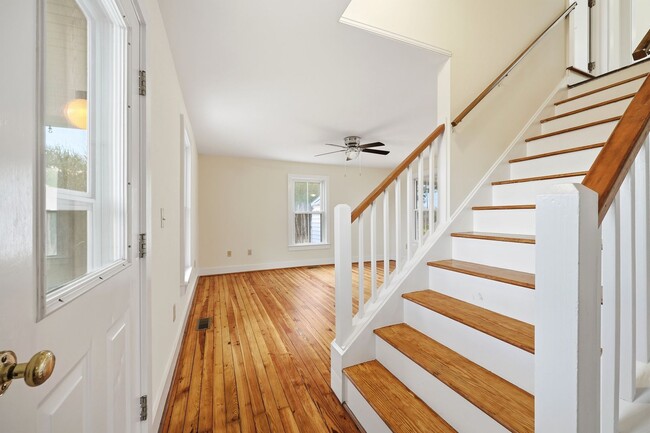 Building Photo - 1839 Spring Hill Rd