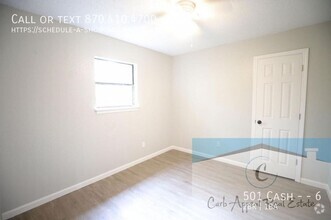 Building Photo - First month move in special $500!!!! Recen...