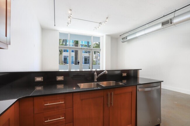 Building Photo - 180 NE 4th Ave