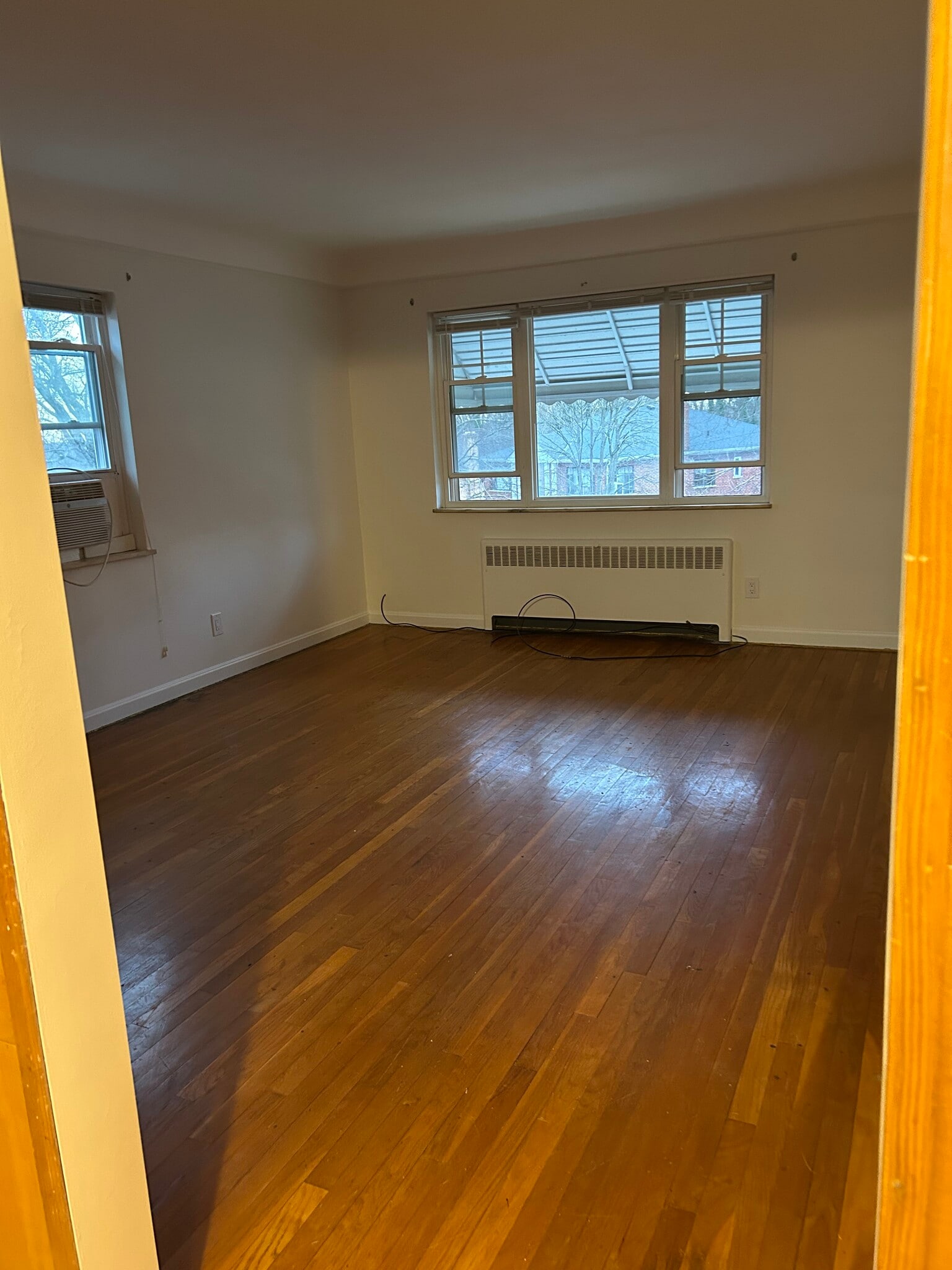 Living room - 6098 Dryden Ave