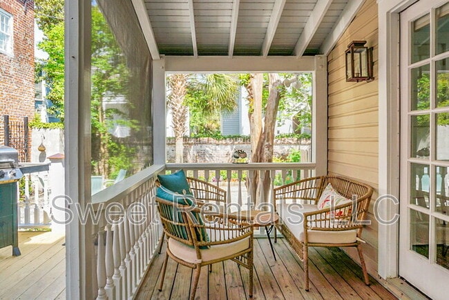 Building Photo - 6 Wentworth St