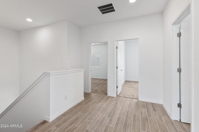 Building Photo - 2842 E Tracy Ln