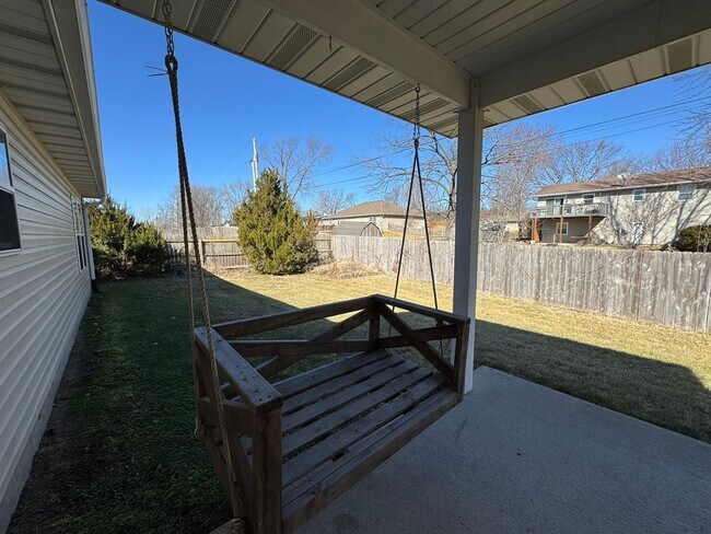 Building Photo - 2603 Oakfield Dr
