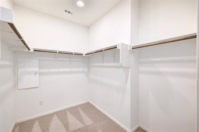 Building Photo - 307 Simmental Loop