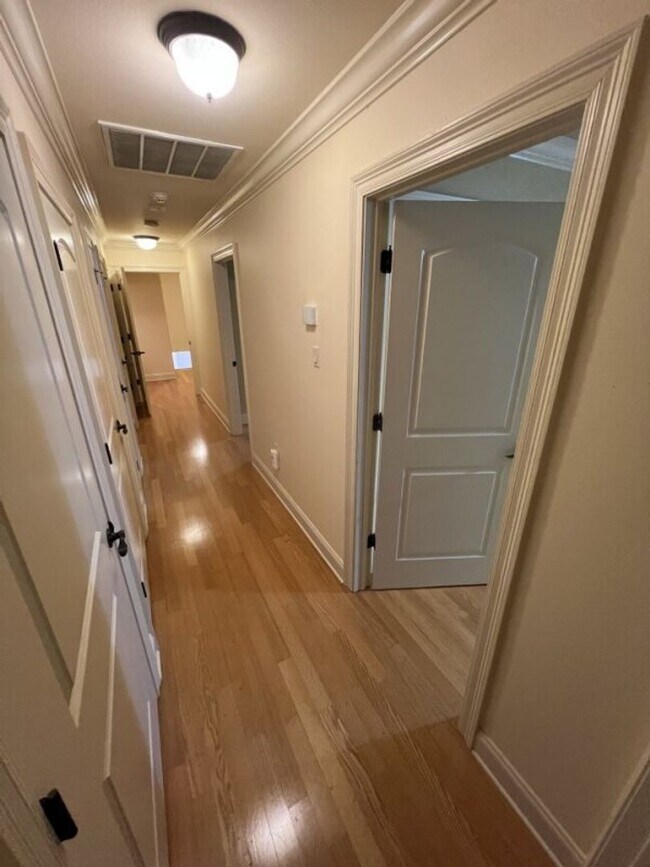 Building Photo - Elegant Two-Story Home with Outdoor Kitchen in Desirable Shadows Lake