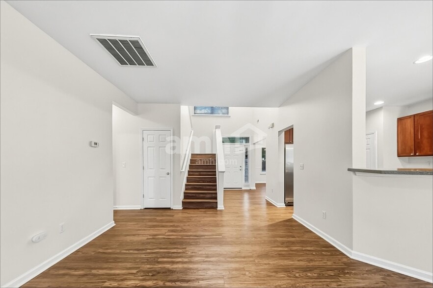 Building Photo - 1 Woodvine Way
