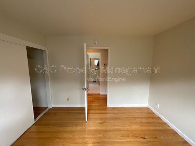 Building Photo - 1426 Ormsby Dr