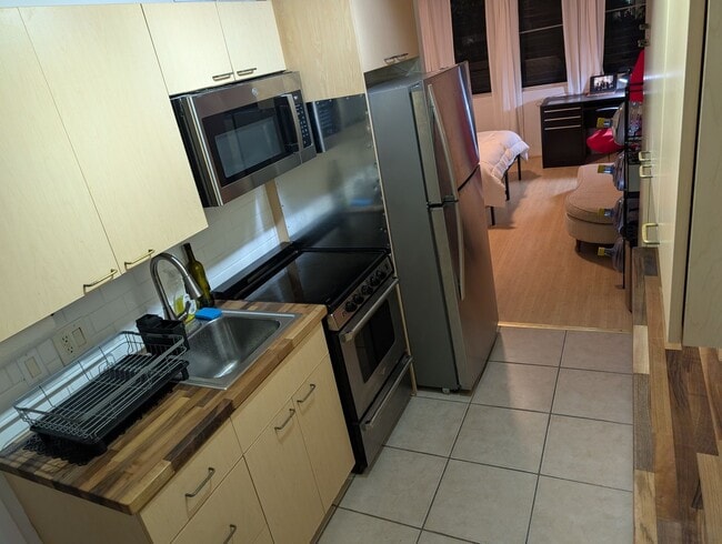 Building Photo - Ainahau Gardens - Fully Furnished Studio