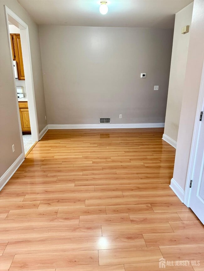 Building Photo - 616 Middlesex Ave