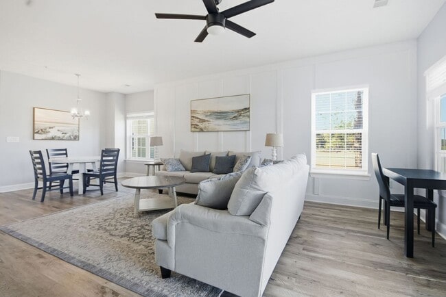 Building Photo - 3-Bedroom, 2Bath Condo end unit