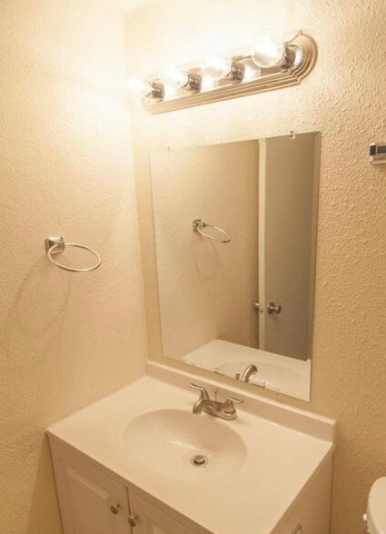 Building Photo - 1500 W Rio Salado Pkwy