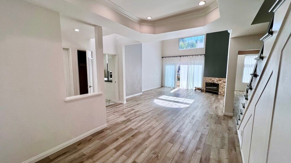 Building Photo - 5420 Sylmar Ave