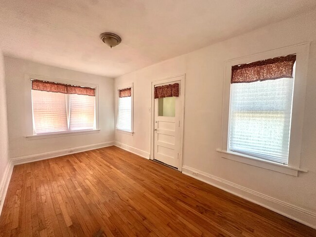 Building Photo - 3865 Alberta St