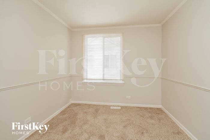 Building Photo - 949 Symphony Dr