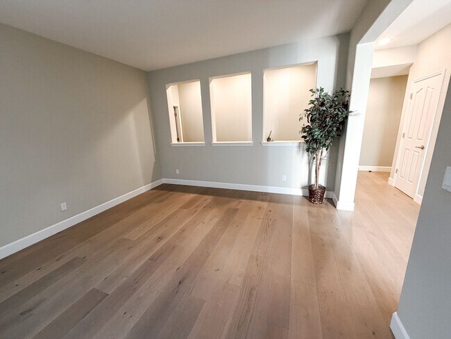 Building Photo - 6238 Murdock Way