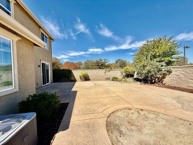 Building Photo - Great Home available immediately