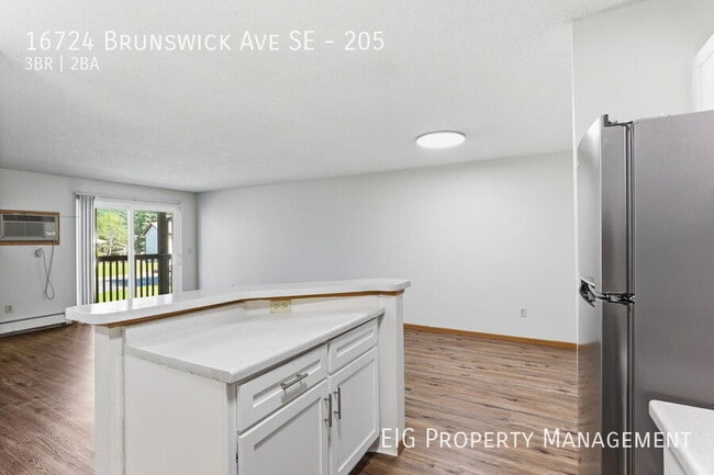 Building Photo - 16724 Brunswick Ave SE