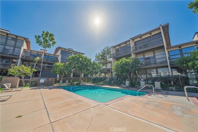 Building Photo - 6336 Marina Pacifica Dr N