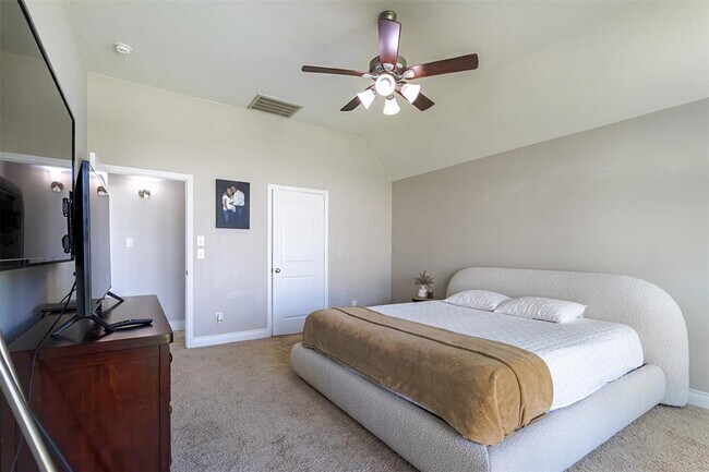 Building Photo - 3034 Hickory Springs Ln