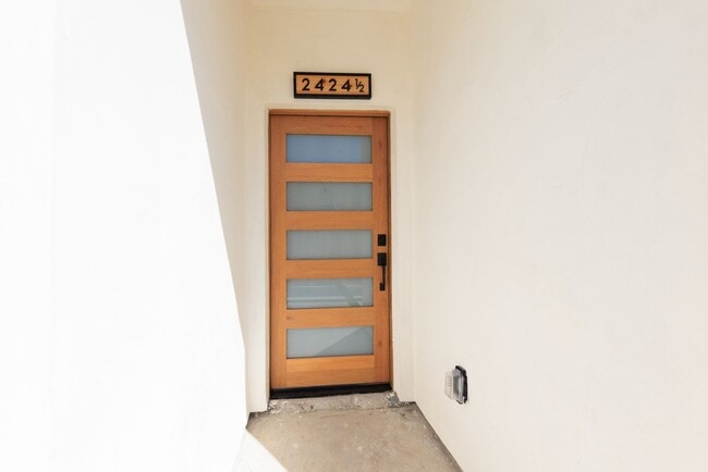 Building Photo - 2424 Westview Dr.