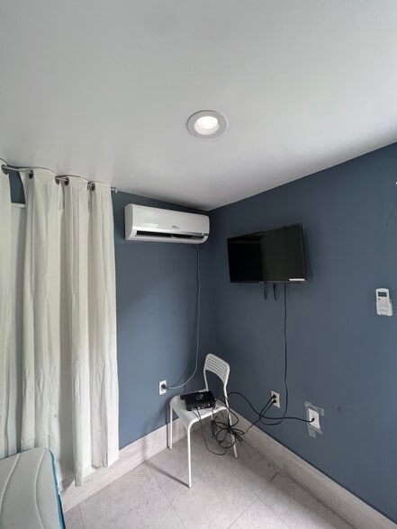 Building Photo - 3101 SW 14th St