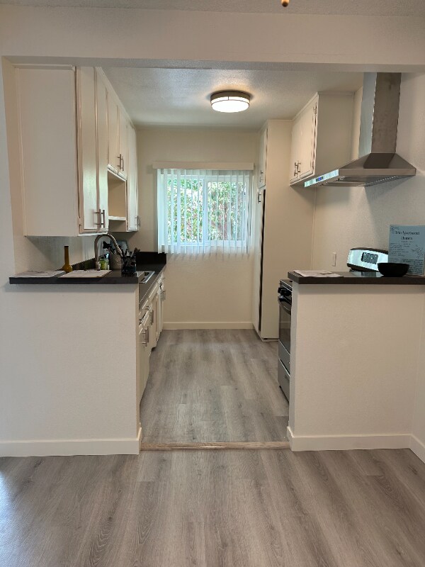 Building Photo - 897 Center St