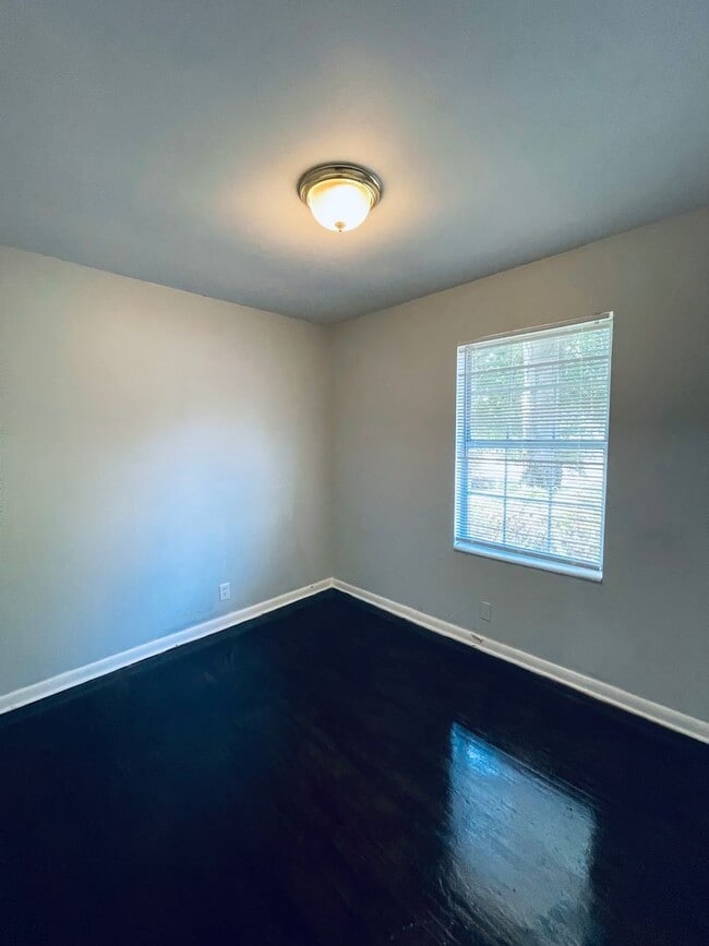 Building Photo - 3 Bedroom, 1 Bath House East Nashville!