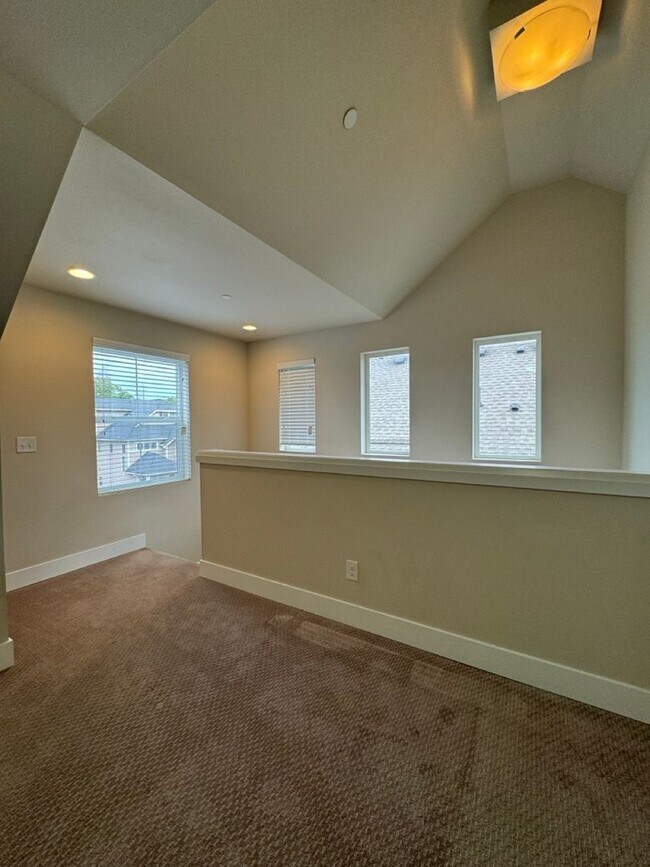 Building Photo - Gorgeous 4BR, 3.5BA Gem in Kingstone Community, Lynnwood,