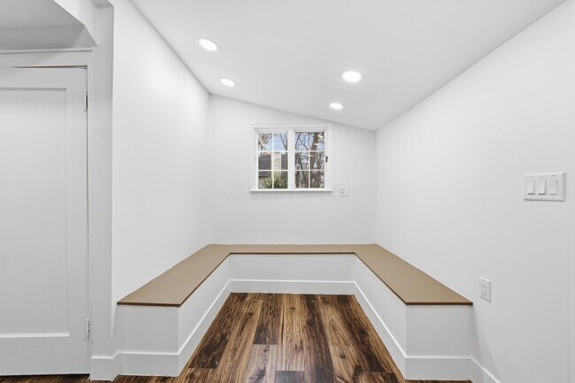 Building Photo - 557 E Weisheimer Rd