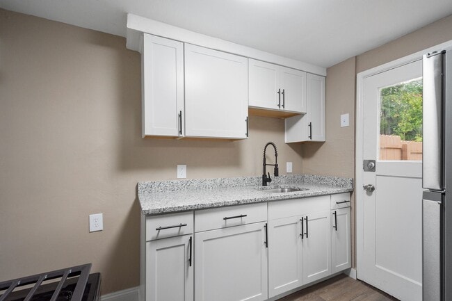 Building Photo - 28 Wenzell Pl