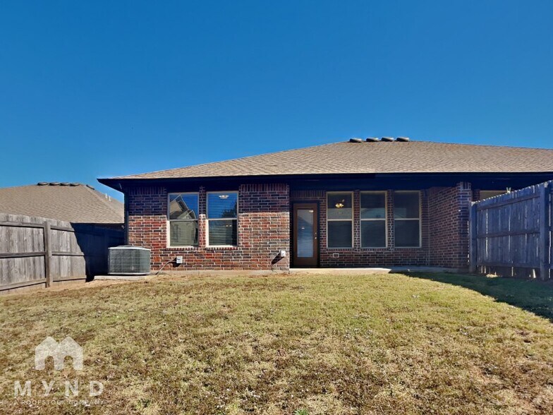 Building Photo - 1114 Merlin Dr