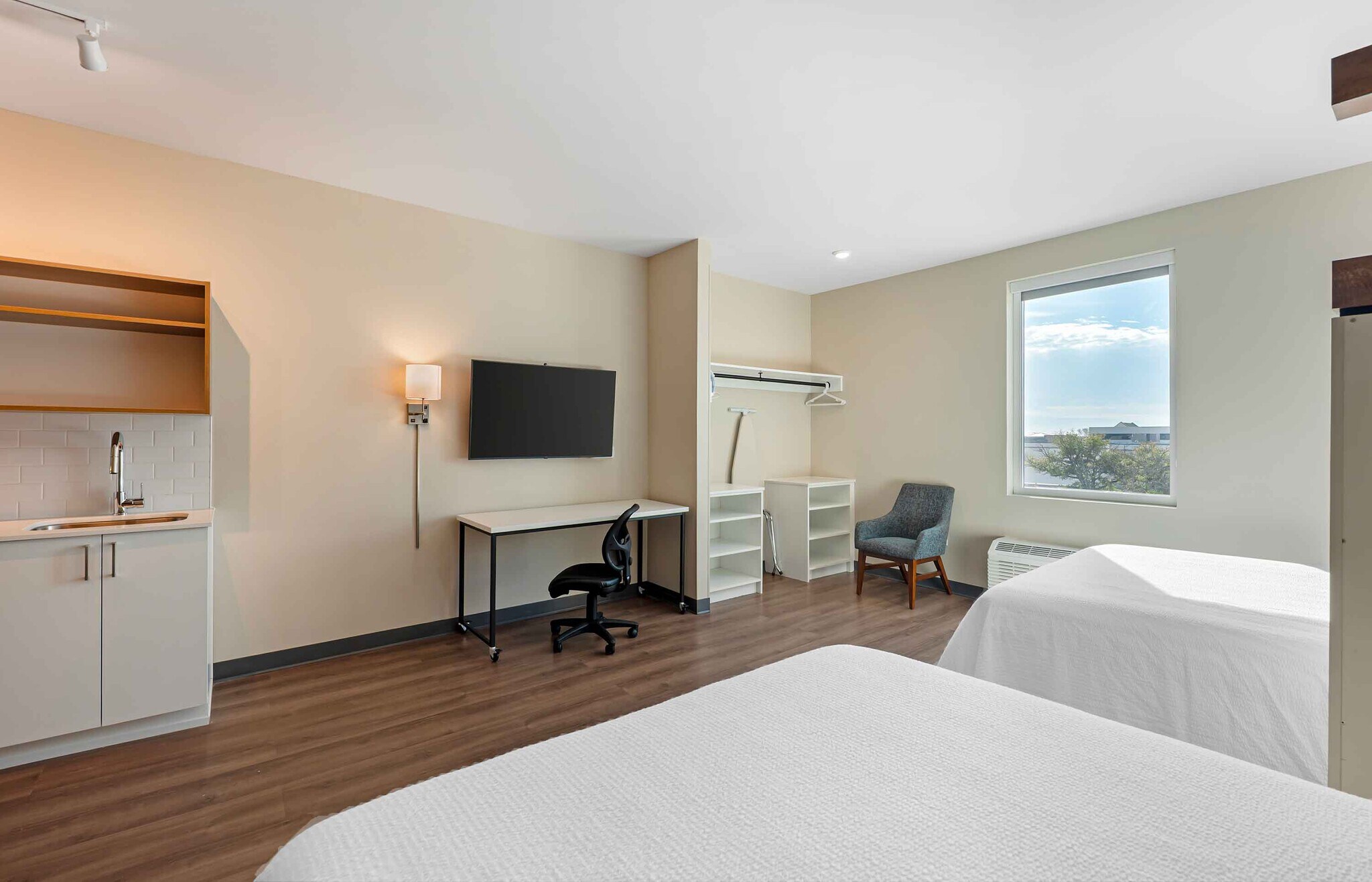 Building Photo - Furnished Studio-Temple