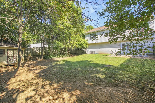 Building Photo - FENCED IN YARD!!!  Beautiful 4/3 UPDATED SF Home in Gaithersburg