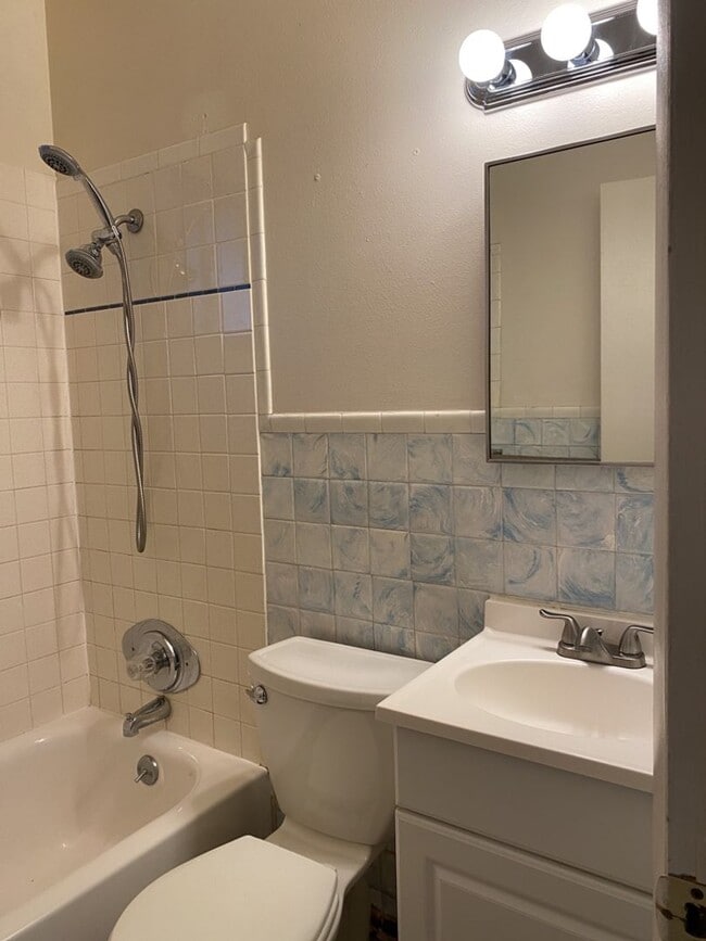 Building Photo - Mountain Bungalow in Spectacular Setting