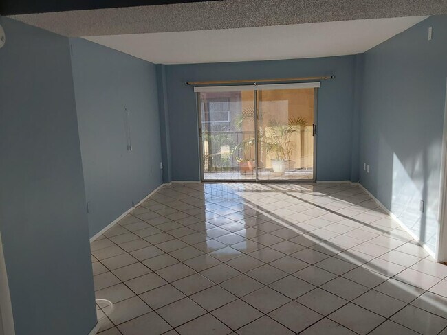 Building Photo - 4166 Inverrary Dr