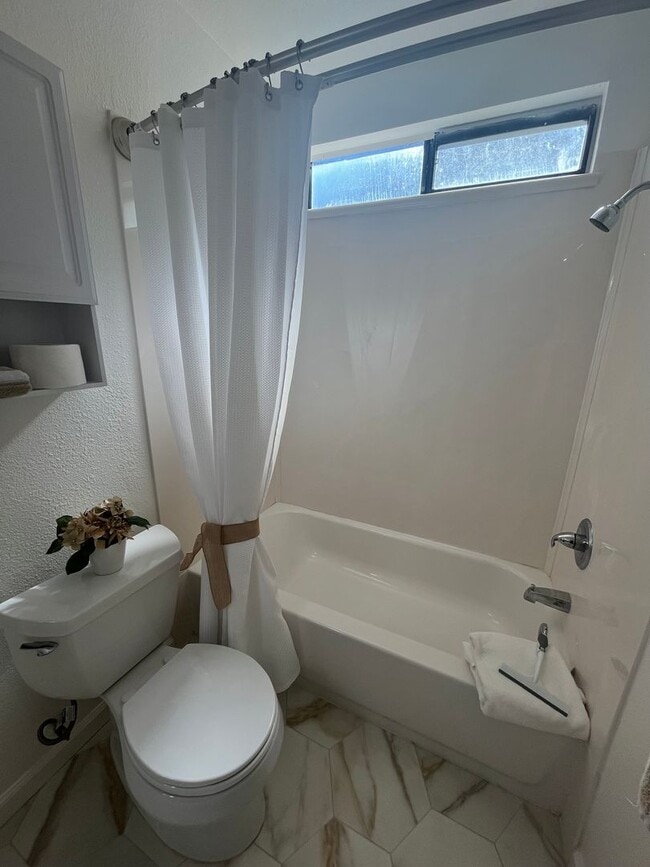 Building Photo - Charming 3/2 Home in Woodland-$500.00 OFF ...