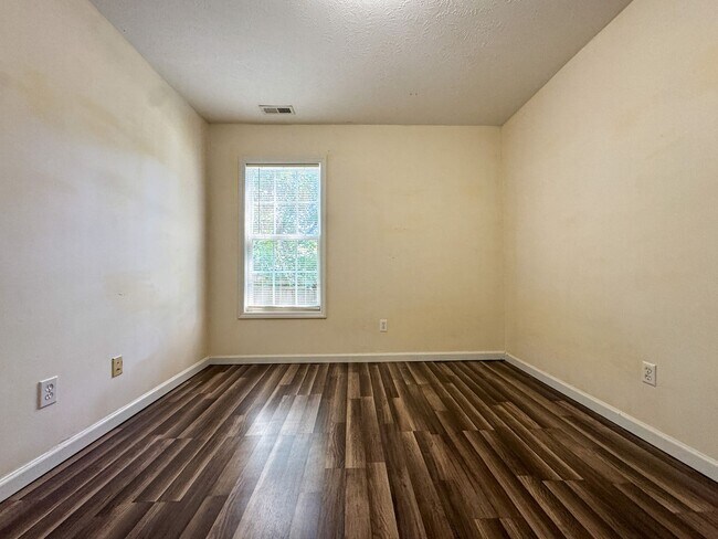 Building Photo - Charming 3 Bed 2 Bath Plus Bonus Room in Raeford