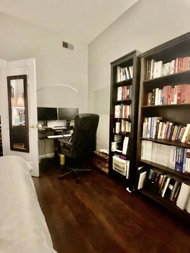 Building Photo - Beautiful 1-Bedroom Apartment in Fairmount...