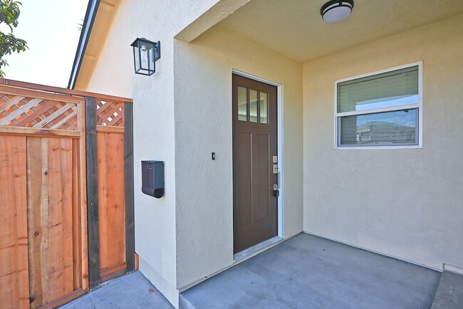 Building Photo - Stunning Brand-New 2BR/2BA Private ADU – Union City