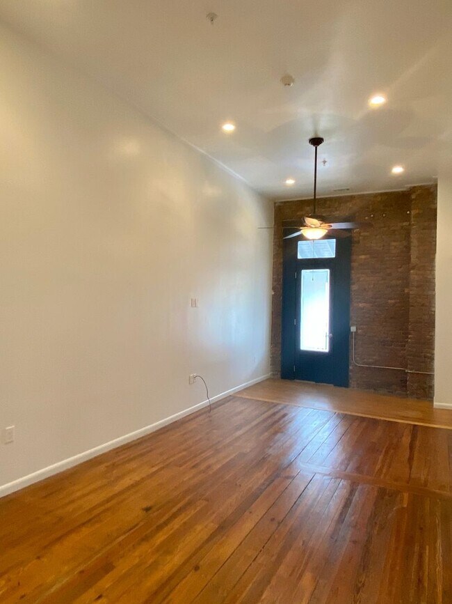 Building Photo - 829 S Railroad Ave