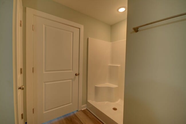 Building Photo - Beachside Village Townhomes: 3 bedroom 3.5...