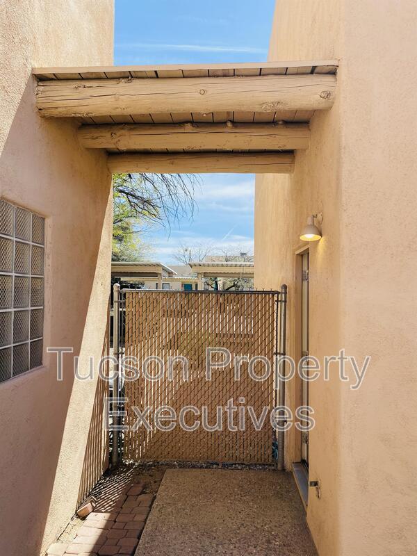 Building Photo - 3319 E Presidio Rd