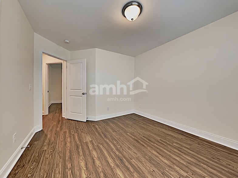 Building Photo - 24 Crabapple Cir