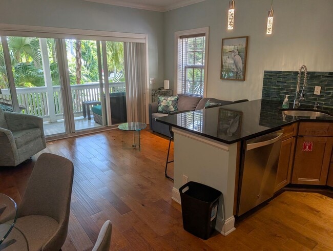 Building Photo - Elegant Old Town Condo - Your Key West Oasis